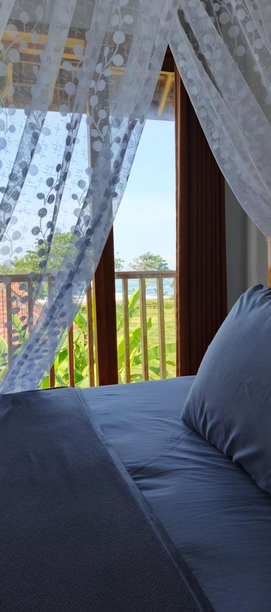 Friend House Stay & Surf Airsatang Exteriör bild