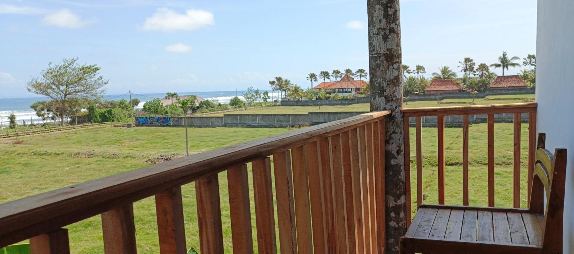 Friend House Stay & Surf Airsatang Exteriör bild