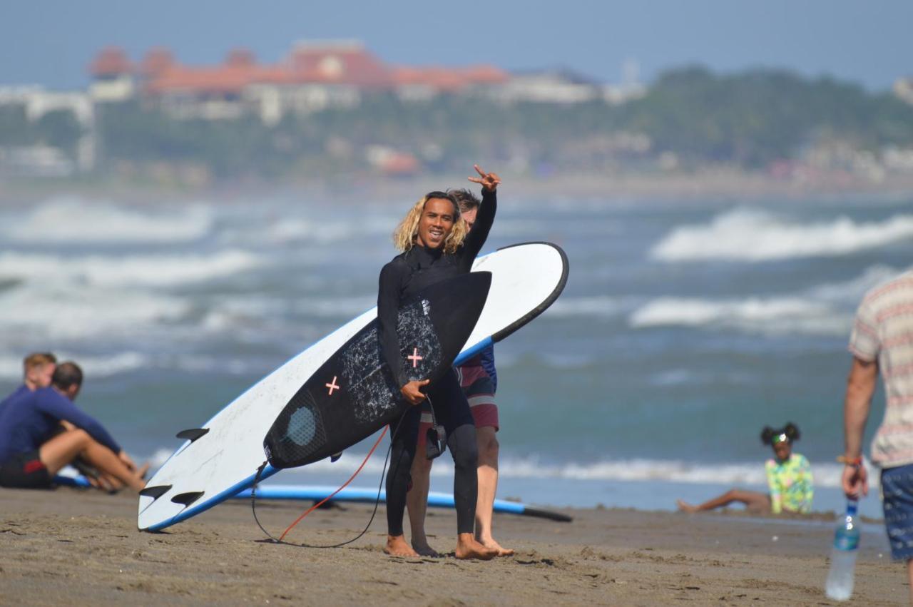Friend House Stay & Surf Airsatang Exteriör bild